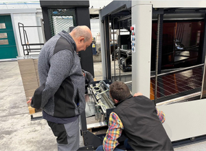 Máquina de brote de cartón compacta confiable para el ensamblaje de la caja