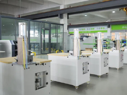 La importancia de la precisión en las máquinas de corte de esquina para el embalaje e impresión