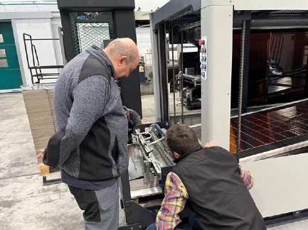 M&aacute;quina de tirar de cart&oacute;n